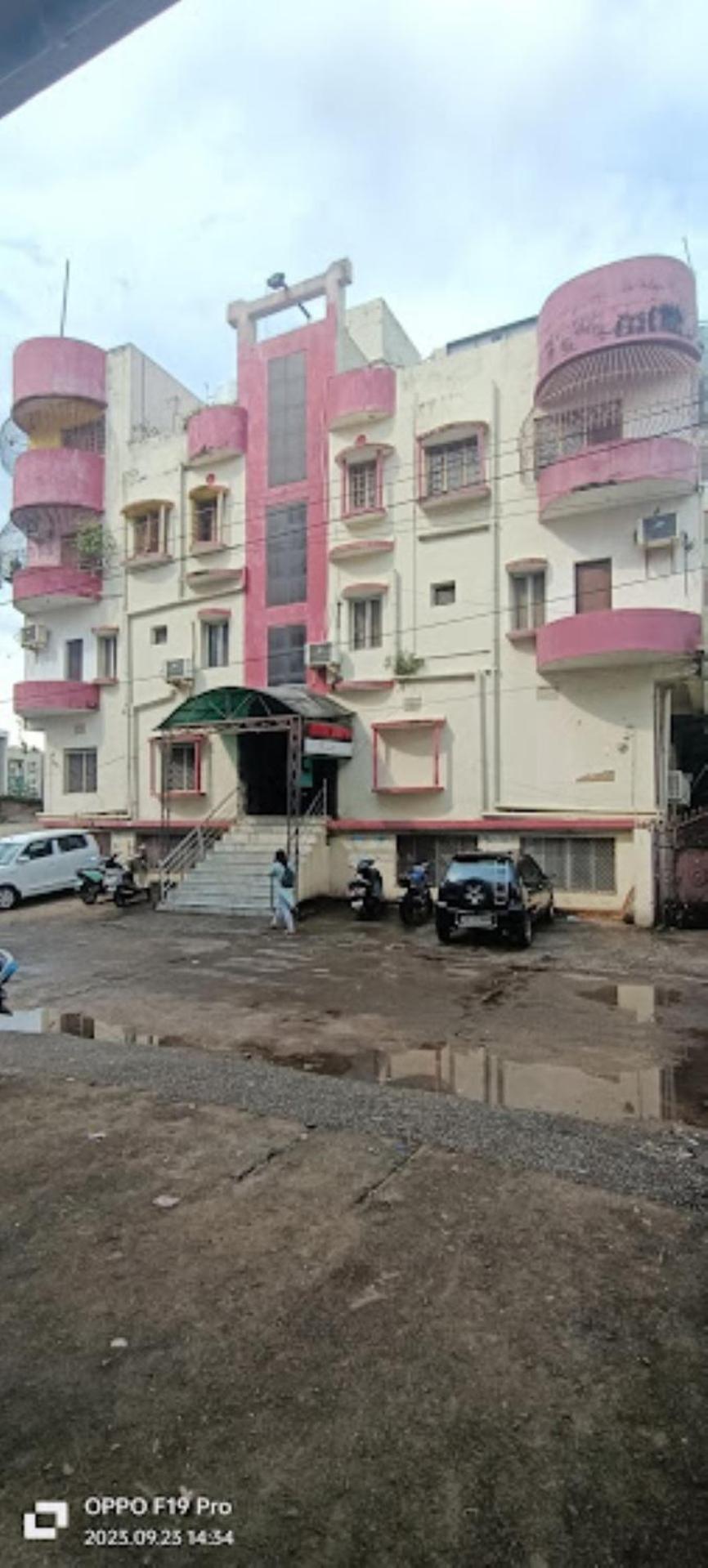 Laxminarayan Club & Resort Вадодара Экстерьер фото